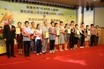 范徐丽泰女士与黄重光医生为获得杰出"ICAN学生"的同学颁发奖项并合影留念（3）